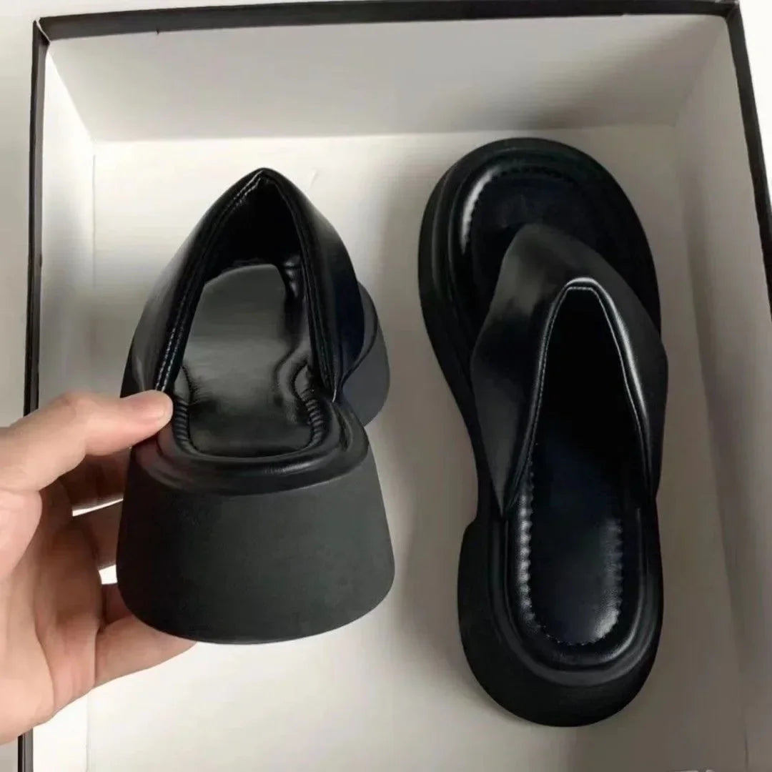 Summer New Women's Fashionable and Versatile Herringbone Slippers Small and Thick Bottom Beach Clamp Foot Cool Slippers