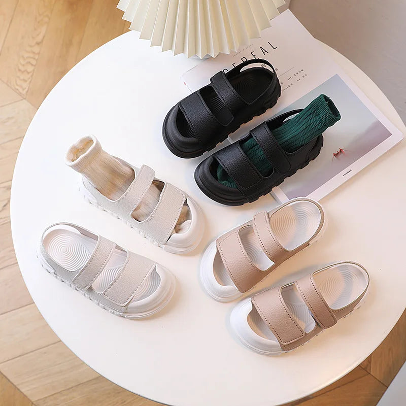 Sandálias Infantis de Verão para Meninos Meninas Crianças Pequenas Sandálias Menino Moda 2023 Novas com Biqueira Coberta Antichute Macias