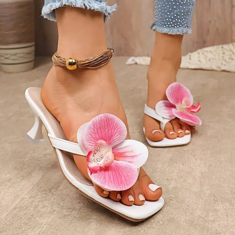 Chinelos Femininos Casuais Sapatos da Moda de Alta Qualidade para Mulheres Sandálias Femininas Rasas Design Elegante com Flores Chinelos de Mulher