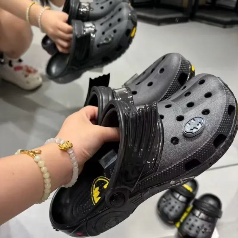 Sapatos de Gruta de Batman Anime Desenhos Animados Antiderrapantes Confortáveis Chinelos Y2K Chinelos de Casal Sandálias de Viagem ao Ar Livre Chinelos de Casa Presente de Festival