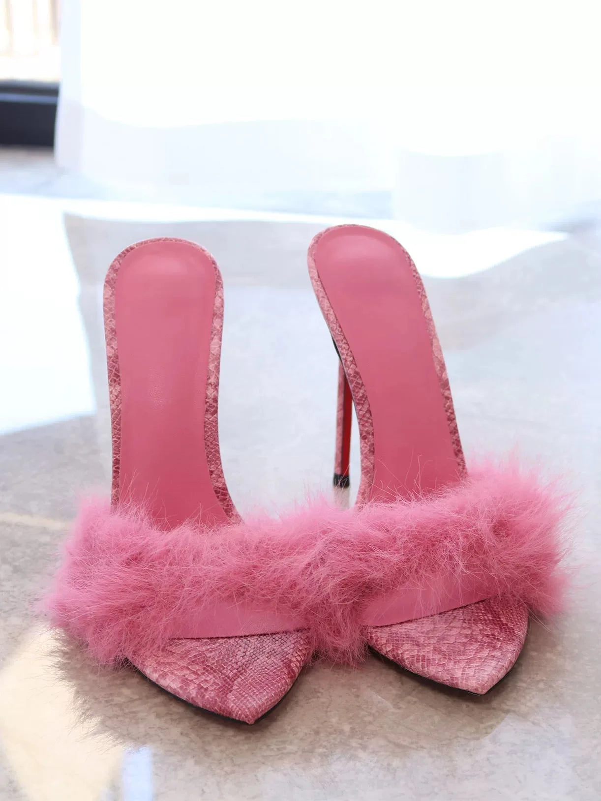 Chinelos de Mulher Rosa Fluffy Flufft 12cm Salto Alto de Pelo Festa Noite Aniversário Sandálias Sexy Bico Fino Sapatos Slingback para Senhoras