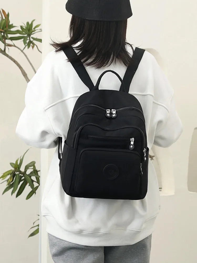 Mochila Feminina Pequena Mini Mochila para Adolescente Bolsas Escolares Casuais Nylon Impermeável Bolsa de Peito Feminina