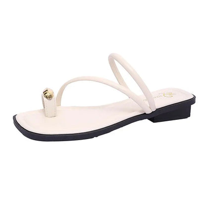 Chinelos de Verão para Mulher Sandálias de Senhora Decoração Metálica Flip Flop de Dedo Salto Baixo Sapatos de Mulher Exteriores Sandálias Castanhas Retro Femininas
