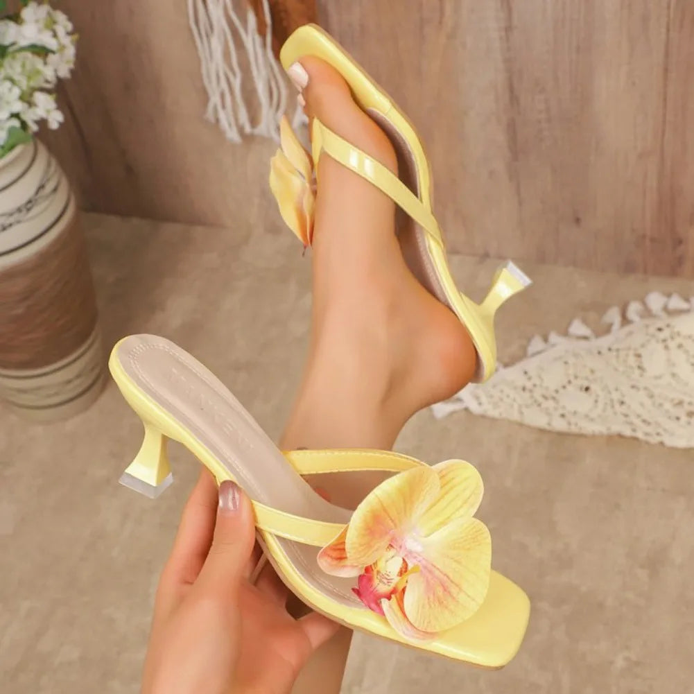 Chinelos Femininos Casuais Sapatos da Moda de Alta Qualidade para Mulheres Sandálias Femininas Rasas Design Elegante com Flores Chinelos de Mulher