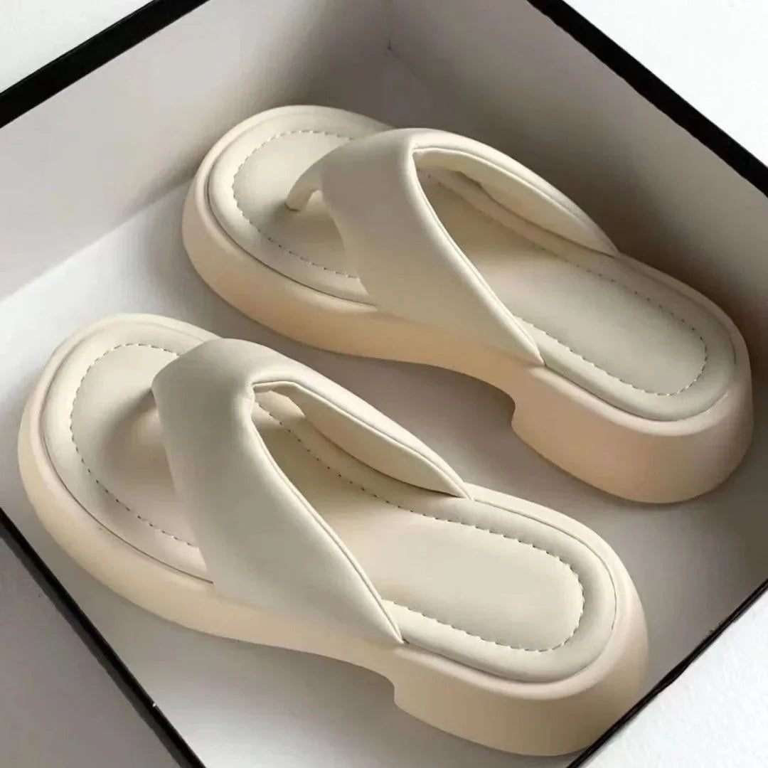 Summer New Women's Fashionable and Versatile Herringbone Slippers Small and Thick Bottom Beach Clamp Foot Cool Slippers