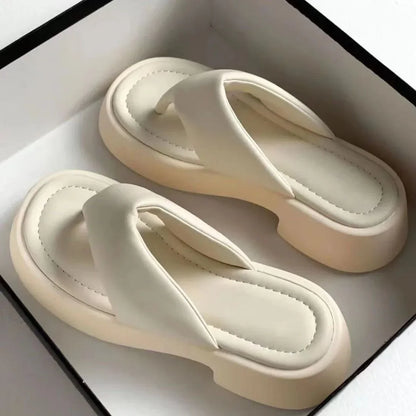 Summer New Women's Fashionable and Versatile Herringbone Slippers Small and Thick Bottom Beach Clamp Foot Cool Slippers
