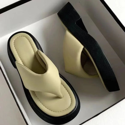 Summer New Women's Fashionable and Versatile Herringbone Slippers Small and Thick Bottom Beach Clamp Foot Cool Slippers