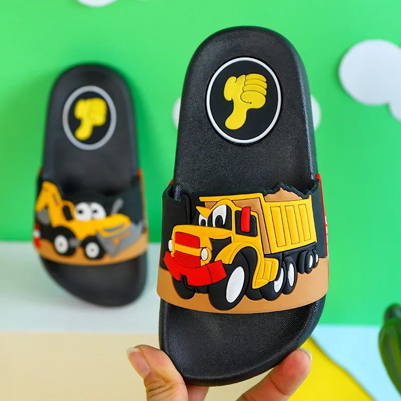 Chinelos de verão New2024 para crianças Sapatos infantis Chinelos de desenho animado Sandálias antiderrapantes de sola macia Sapatos infantis sapatos de menina chinelos