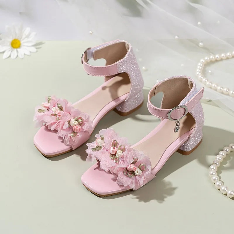 2026 Sandálias Elegantes de Verão para Crianças Novas Lantejoulas Meninas Sapatos de Passarela para Festa de Casamento Moda Flor Crianças Princesa Salto Alto