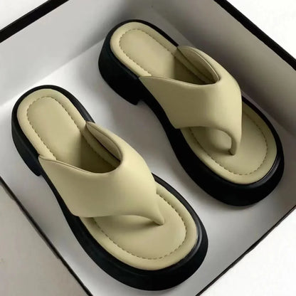 Summer New Women's Fashionable and Versatile Herringbone Slippers Small and Thick Bottom Beach Clamp Foot Cool Slippers