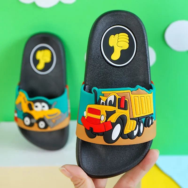 Chinelos de verão New2024 para crianças Sapatos infantis Chinelos de desenho animado Sandálias antiderrapantes de sola macia Sapatos infantis sapatos de menina chinelos