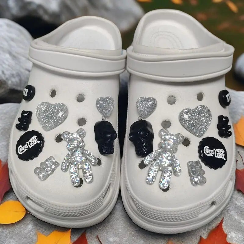Hot Sale Bundle for Silvery Chain Hole Shoes Charms Designer Fashion Trend Charms for DIY Quality Cute Bear Clogs Shoes Buckle