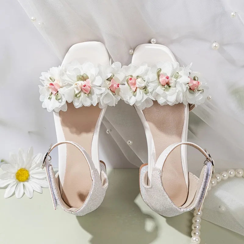 2026 Sandálias Elegantes de Verão para Crianças Novas Lantejoulas Meninas Sapatos de Passarela para Festa de Casamento Moda Flor Crianças Princesa Salto Alto