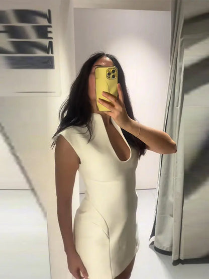 Vestido Elegante Fino de Mulher Gola Alta Oco Sem Mangas com Cintura Marcada Mini Vestidos Femininos 2026 Primavera Verão Robe