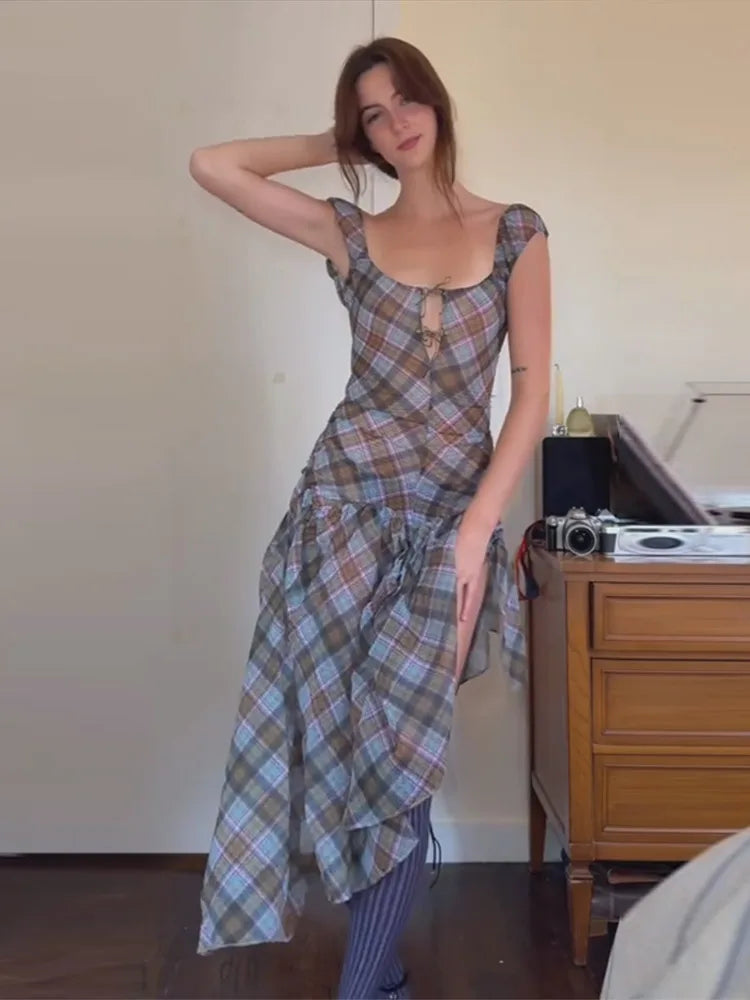 Vestidos compridos irregulares de xadrez para mulheres, elegantes, sem mangas, sem costas, com folhos, verão 2026, novos, femininos, vestidos de alta costura