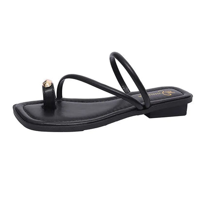 Chinelos de Verão para Mulher Sandálias de Senhora Decoração Metálica Flip Flop de Dedo Salto Baixo Sapatos de Mulher Exteriores Sandálias Castanhas Retro Femininas